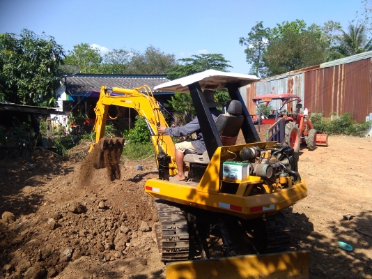 ขาย165000รถแบคร์โคPC30โคมาสุ รุ้น5 รถตกแต่งให้ใหม่พร้อมใช้งานส่งฟรี สนใจโทรมาสอบถ่ามได้ครับ081-0118032ต้นบ้านไร่อุทัยธานี