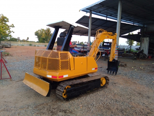 ขาย165000รถแบคร์โคPC30โคมาสุ รุ้น5 รถตกแต่งให้ใหม่พร้อมใช้งานส่งฟรี สนใจโทรมาสอบถ่ามได้ครับ081-0118032ต้นบ้านไร่อุทัยธานี