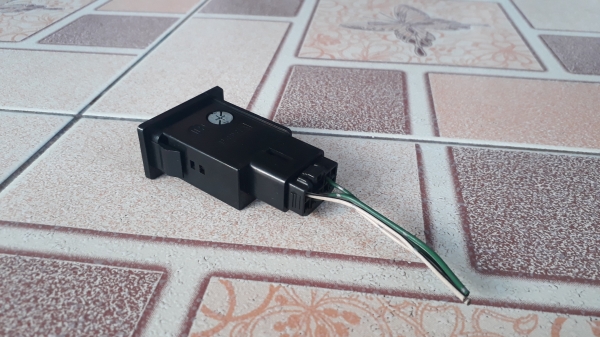 สวิทช์ไฟตัดหมอก TOYOTA ทรงแนวนอน แบบมีขอบ