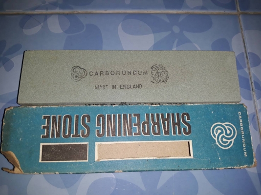 ขายหินลับมีดตราคนป่าMADE IN ENGLAND. เก่าเก็บ