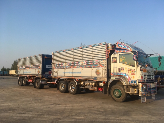 ขายรถพ่วงดั้ม360 ปี57DT วิ่งน้อย95000โล ใส่ของได้30.9ตัน