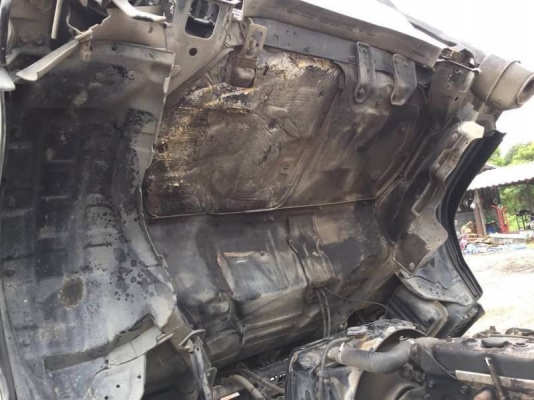 ขาย 445,000 รถ 6 ล้อ ISUZU NPR 61 P ยาว 5 ม รถนำ้มัน 6,000 ลิตร เครื่อง 4BG1 - 125 เเรง โลตล่าง 3 ช่