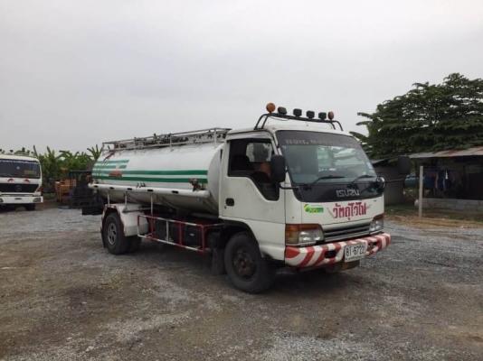 ขาย 445,000 รถ 6 ล้อ ISUZU NPR 61 P ยาว 5 ม รถนำ้มัน 6,000 ลิตร เครื่อง 4BG1 - 125 เเรง โลตล่าง 3 ช่