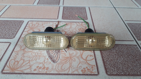 ไฟเลี้ยวแก้มสีชา VW Golf Passat Jetta แท้