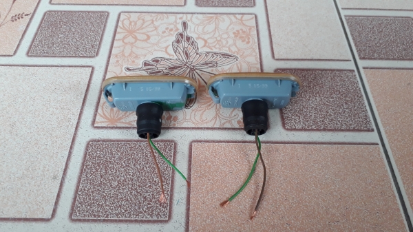 ไฟเลี้ยวแก้มสีชา VW Golf Passat Jetta แท้