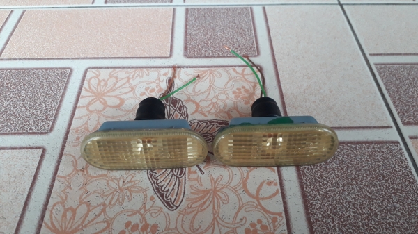 ไฟเลี้ยวแก้มสีชา VW Golf Passat Jetta แท้