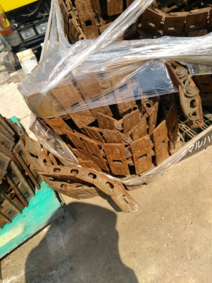 โซ่พร้อมใบ โซ่ข้อถี่ใส่แทนแทรกยาง ใส่กับสป๊อกเก็ต 23 ฟัน ของเก่านอกนำเข้า ยังไม่เคยใช้งานในไทย โซ่สวย แทรกสวย สภาพดี พร้อมใช้งาน