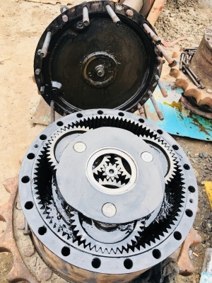 ขาย ตัวเดิน komatsu pc300-6 สวยๆ พร้อมใช้งานลูกล่ะ150,000บาท