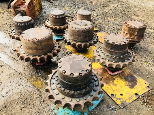 ขายตัวเดิน HITACHI EX300-1,EX300-3ราคาลูกล่ะ150,000สอบถามได้ครับ