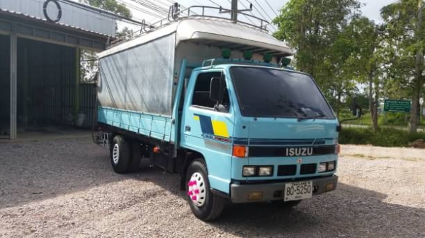 ISUZU NKR 110แรงม้า แท้ห้าง 6ล้อตู้สแตนเลส เปิดข้างได้ ท้ายได้ เครื่องดี คัทซีสวย เล่มพร้อม ราคาคุยได้ สอบถาม 0872976734