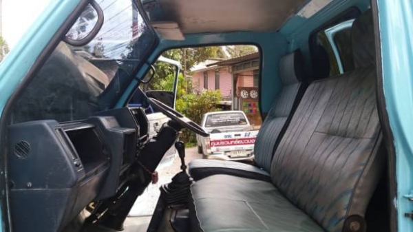 ISUZU NKR 110แรงม้า แท้ห้าง 6ล้อตู้สแตนเลส เปิดข้างได้ ท้ายได้ เครื่องดี คัทซีสวย เล่มพร้อม ราคาคุยได้ สอบถาม 0872976734