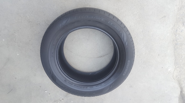 ขายยาง215/60/16 ปี 1316 DUNLOP EC300 4 เส้น ขายยาง215/60/16 ปี 1316 DUNLOP EC300 4 เส้น
