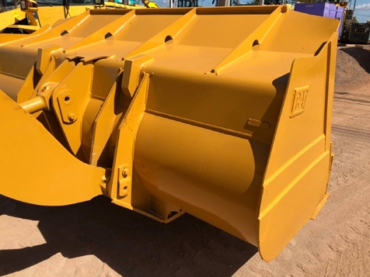 ขายรถตักล้อยาง CAT 950H ปี 2013 รถนอกนำเข้าเองจากญี่ปุ่น สภาพสวยพร้อมใช้งาน มีVDOการทำงานครับ