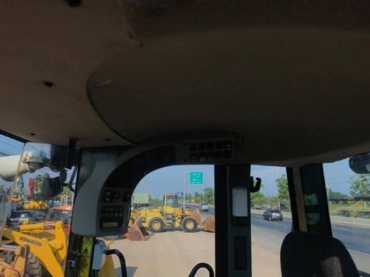 ขายรถตักล้อยาง CAT 950H ปี 2013 รถนอกนำเข้าเองจากญี่ปุ่น สภาพสวยพร้อมใช้งาน มีVDOการทำงานครับ