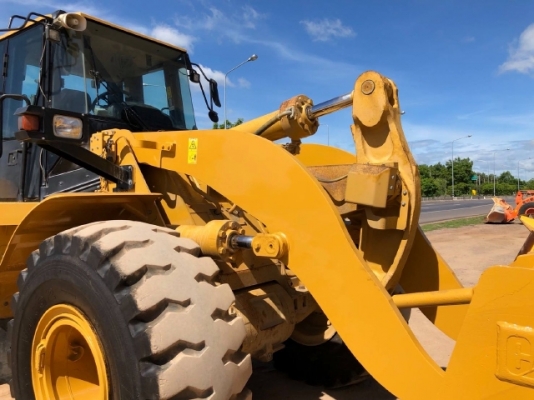 ขายรถตักล้อยาง CAT 950H ปี 2013 รถนอกนำเข้าเองจากญี่ปุ่น สภาพสวยพร้อมใช้งาน มีVDOการทำงานครับ