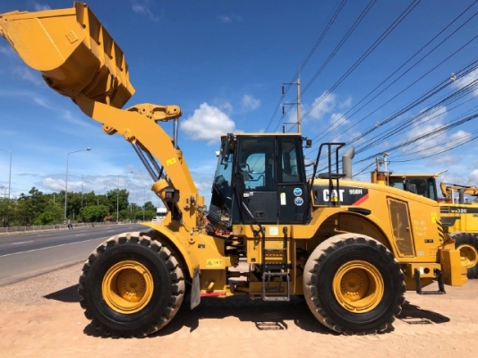 ขายรถตักล้อยาง CAT 950H ปี 2013 รถนอกนำเข้าเองจากญี่ปุ่น สภาพสวยพร้อมใช้งาน มีVDOการทำงานครับ