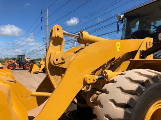 ขายรถตักล้อยาง CAT 950H ปี 2013 รถนอกนำเข้าเองจากญี่ปุ่น สภาพสวยพร้อมใช้งาน มีVDOการทำงานครับ