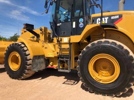ขายรถตักล้อยาง CAT 950H ปี 2013 รถนอกนำเข้าเองจากญี่ปุ่น สภาพสวยพร้อมใช้งาน มีVDOการทำงานครับ
