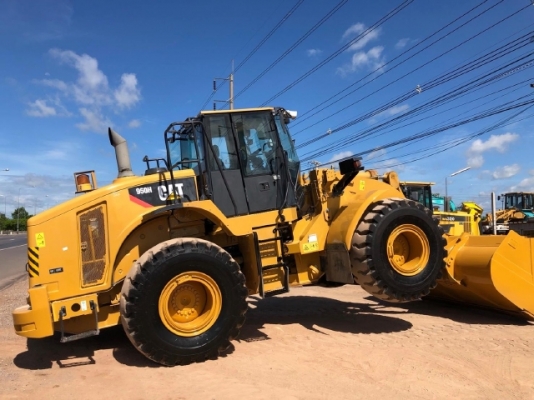 ขายรถตักล้อยาง CAT 950H ปี 2013 รถนอกนำเข้าเองจากญี่ปุ่น สภาพสวยพร้อมใช้งาน มีVDOการทำงานครับ