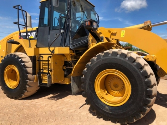 ขายรถตักล้อยาง CAT 950H ปี 2013 รถนอกนำเข้าเองจากญี่ปุ่น สภาพสวยพร้อมใช้งาน มีVDOการทำงานครับ