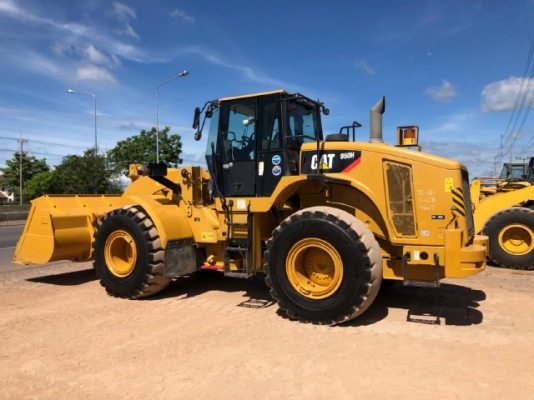 ขายรถตักล้อยาง CAT 950H ปี 2013 รถนอกนำเข้าเองจากญี่ปุ่น สภาพสวยพร้อมใช้งาน มีVDOการทำงานครับ