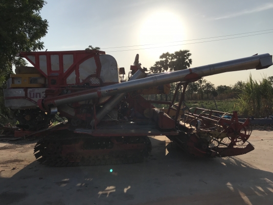 รถเกี่ยว พร้อมเทรนเลอร์