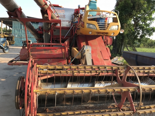 รถเกี่ยว พร้อมเทรนเลอร์