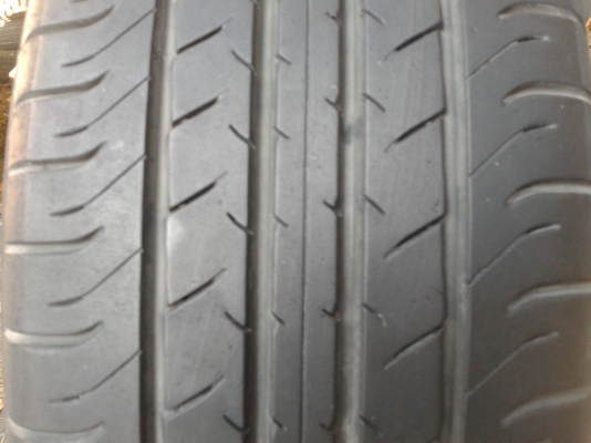 ยาง DUNLOP  215-55-17 กลางปี15 ( ซื้อ 2 เส้น แถม 2 เส้น)