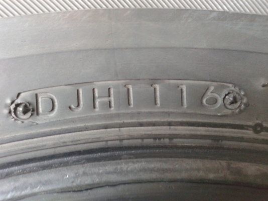 ยาง 205-65-15 ปี16 Bridgestone( ซื้อ 2 เส้น แถม 2 เส้น)