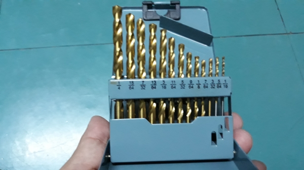 ขายชุดดอกสว่านกล่องเหล็กชุด13ดอก ชุบทอง KING EAGLE MADE IN TAIWAN.ใหม่เก่าเก็บ ขายชุดดอกสว่านกล่องเหล็กชุด13ดอก ชุบทอง KING EAGLE MADE IN TAIWAN.ใหม่เก่าเก็บ