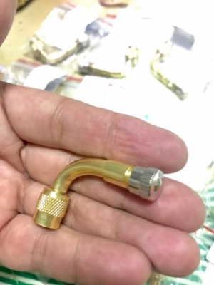 Adapter ต่อจุ๊ปลม เติมลมง่าย ๆ หมดปัญหาเรื่องเติมลม Adapter ต่อจุ๊ปลม เติมลมง่าย ๆ หมดปัญหาเรื่องเติมลม