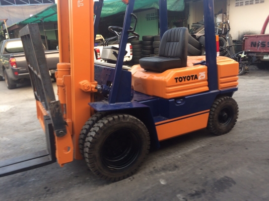 อาร์ ซี เอช โฟรคลิฟท์  ขาย โตโยต้า รุ่น 5 ดีเซล 2.5 ตัน เสา 4 เมตร