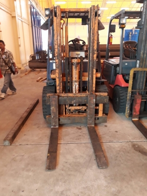 อาร์ ซี เอช โฟรคลิฟท์  ขาย โตโยต้า รุ่น 5 ดีเซล 3 ตัน เสาเข้าตู้ 3 เมตร