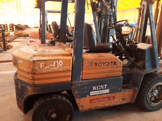 อาร์ ซี เอช โฟรคลิฟท์  ขาย โตโยต้า รุ่น 5 ดีเซล 3 ตัน เสาเข้าตู้ 3 เมตร