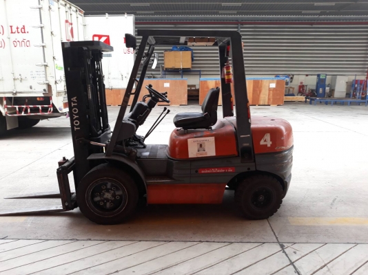 อาร์ ซี เอช โฟรคลิฟท์  ขาย โตโยต้า รุ่น 6 ดีเซล 3 ตัน เสาเข้าตู้ 4 เมตร
