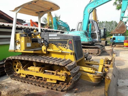 ขายจ้า. รถดันดิน  MITSUBISHI  BD2J  เก่านอกแท้  สภาพสวย  เดิมๆ  2,XXX  ชั่วโมง  พร้อมใช้  โทร  089-3818694  ดวงนภา