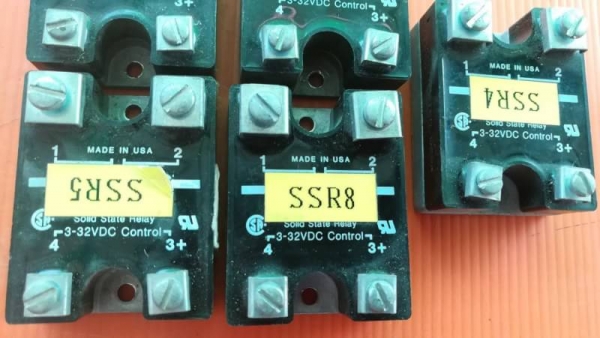 ขาย5ตัว 200 บ.ส่งถึงบ้านฟรีโทร 083-2000058 LINE ID: line832923 Solid state relay ทั้งหมด 5 ตัว ขาย5ตัว 200 บ.ส่งถึงบ้านฟรีโทร 083-2000058 LINE ID: line832923 Solid state relay ทั้งหมด 5 ตัว