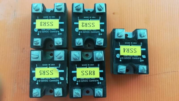 ขาย5ตัว 200 บ.ส่งถึงบ้านฟรีโทร 083-2000058 LINE ID: line832923 Solid state relay ทั้งหมด 5 ตัว