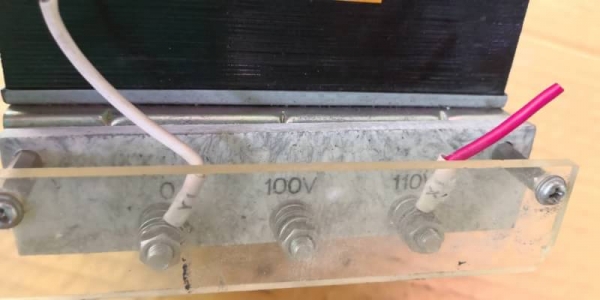 500 บ.ส่งถึงบ้านฟรีโทร 083-2000058 LINE ID: line832923 หม้อแปลงไฟจากไฟบ้าน 200-220 V เป็นไฟ 100-110 500 บ.ส่งถึงบ้านฟรีโทร 083-2000058 LINE ID: line832923 หม้อแปลงไฟจากไฟบ้าน 200-220 V เป็นไฟ 100-110