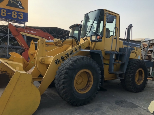 รถตัก Komatsu WA300-3E เก่านอกจากญีปุ่่น100\% มีให้เลือกหลายคัน พร้อมใช้งานทุกคัน