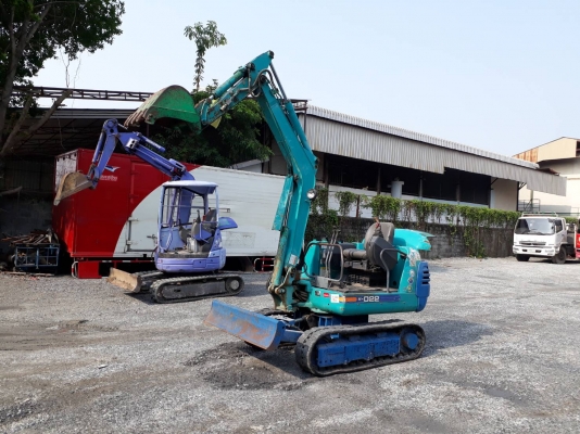 ต้องการขายแม็คโคร PC 30 มี Invoice นำเข้าจากญี่ปุ่น มี 4 คันๆละ 300,000  สนใจติดต่อ 084-5391041