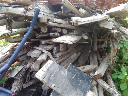ให้ฟรี ไม้ก่อสร้าง ใช้แล้ว ประมาณ 2 เที่ยวรถกระบะ ของอยู่ถนนเทพารักษ์ ซอย 54 ใกล้4แยก ตัดถนนศรีนครินทร์ ร้านวันชัย โทร.0865292215 เอาไปใช้งานหรือให้วัดที่ต้องการทำฟืนก็ได้