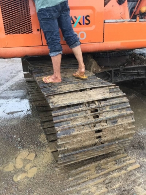 EX200-1. เครื่อง 6BG1. เครื่องดี เอวดี ปั้มดี. พร้อมใช้งาน