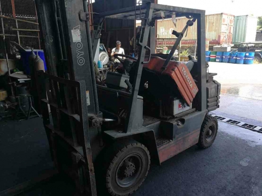 รถโฟลคลีฟ TOYOTA  เครื่องดีเซล ยกใด้ 2.5ตัน พร้อมใช้งาน