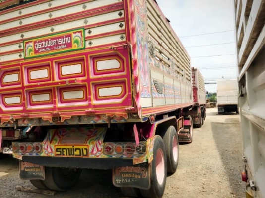 Isuzu 300 แรง ปี 56 แม่ลูกดัมพ์เกษตร  อู่ธวัสชัยนครปฐม รถใช้งานน้อย บรรทุกได้ 31 ตัน แม่ยาว 6.20 ม. ลูกยาว 7.00 ม. รถสวยเดิมพร้อมใช้งาน ยางดี ทะเบียนพร้อม