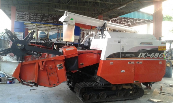 รถเกี่ยวข้าว DC 68 g ปี 53