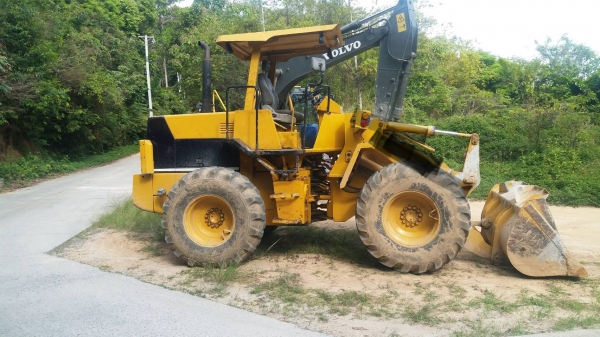 รถตัก KOMATSU WA 100 - 1. สนใจติดต่อ 081 - 6079515 รถตัก KOMATSU WA 100 - 1. สนใจติดต่อ 081 - 6079515