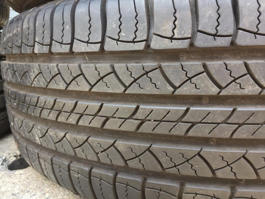 ขายยาง MICHELIN LATITUDE TOUR 225-65-17 ปี17 ชุดละ 8,900 บาท ขายยาง MICHELIN LATITUDE TOUR 225-65-17 ปี17 ชุดละ 8,900 บาท