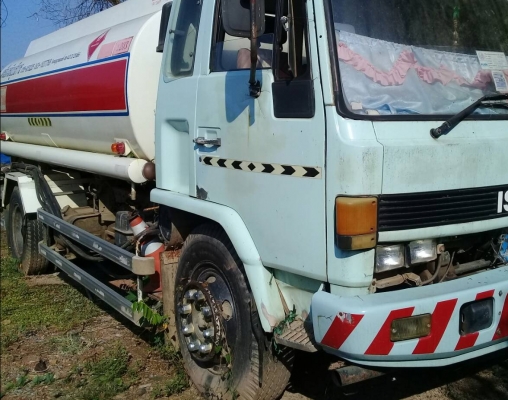 หกล้อ อิซูชุ ร็อค FSR11H165HP บรรทุกน้ำมัน 7,000ลิต ปั้ม,มิตเตอร์,อุปกรณ์ครบ รถห้าง สภาพดีพร้อมใช้งา