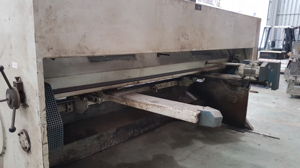 ขายเครื่องตัด และเครื่องพับเหล็ก